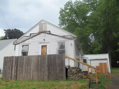 933 W 13th St, Cedar Falls, IA 50613