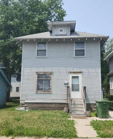 609 Elm St, Waterloo, IA 50703