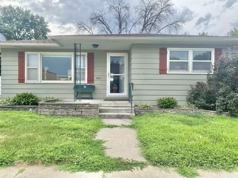 404 Walnut St, La Porte City, IA 50651