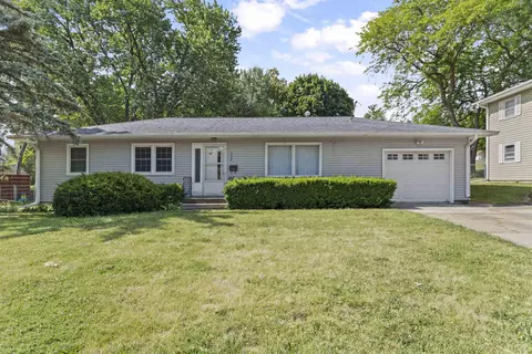 1028 W 13th St, Cedar Falls, IA 50613