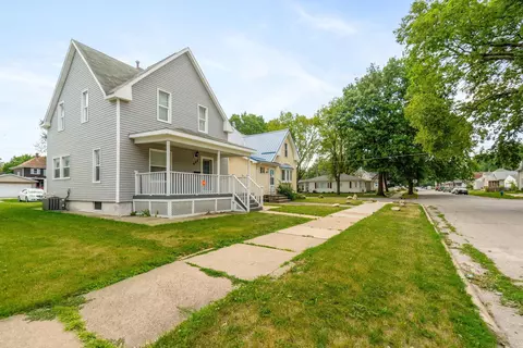 904 Bertch Ave, Waterloo, IA 50702