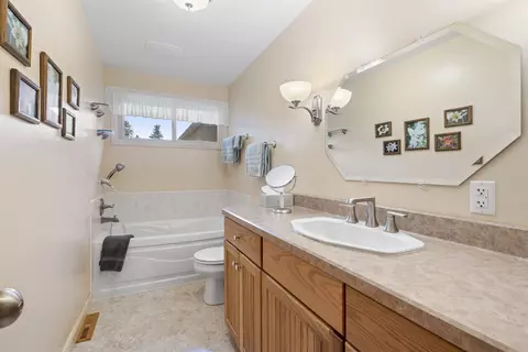 443 Progress Ave, Waterloo, IA 50701 photo 12