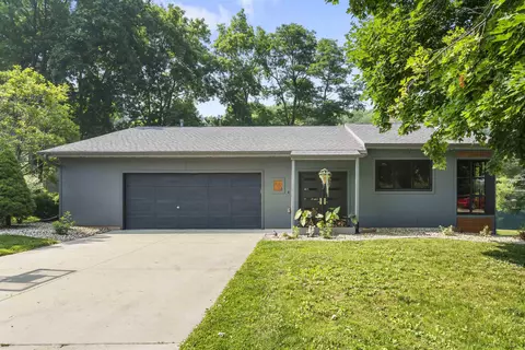 104 Orchard Dr, Denver, IA 50622