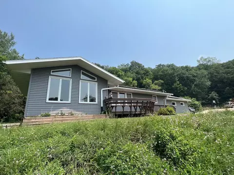 1000 Oak St, Clermont, IA 52135