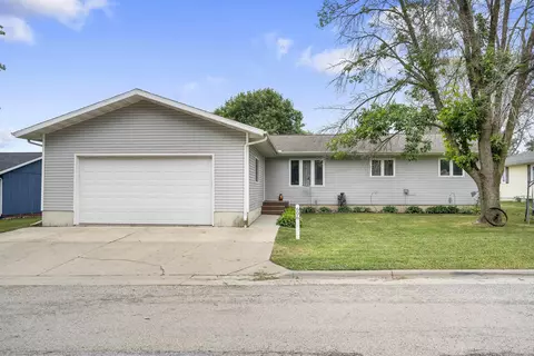 606 3rd Ave, Coggon, IA 52218