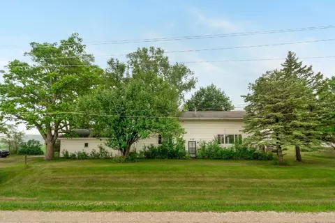 412 W Dunkerton Rd, Cedar Falls, IA 50613