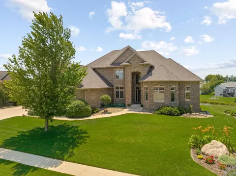 4119 Wynnewood Dr, Cedar Falls, IA 50613