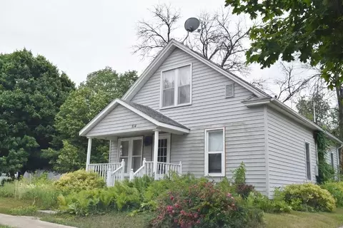 514 7th St SW, Oelwein, IA 50662