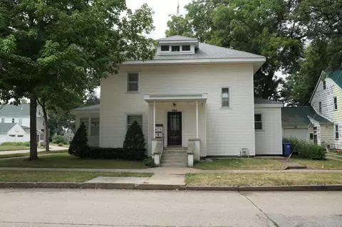 406 Blunt St, Charles City, IA 50616