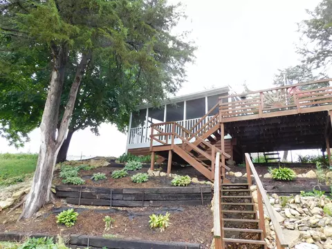 25883 206th Ave, Manchester, IA 52057