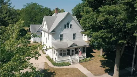 1416 Clark St, Charles City, IA 50616