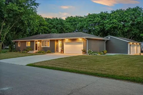 1310 Cottage Grove Ave, Waterloo, IA 50707