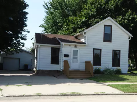 604 3rd Ave, Waukon, IA 52172