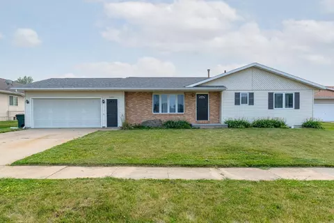 5804 Blue Sage Rd, Waterloo, IA 50701