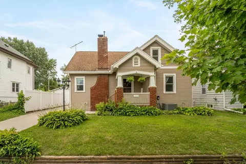 2013 W 3rd St, Waterloo, IA 50701