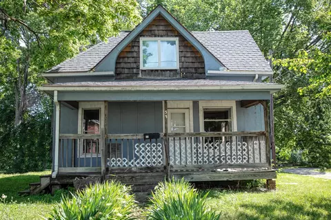 53 Lafayette St, Waterloo, IA 50703