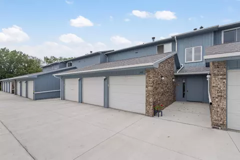 145 E San Marnan 1 Dr #1, Waterloo, IA 50702