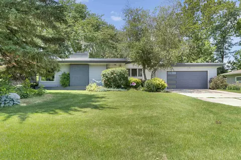 356 Longview Dr, Waterloo, IA 50701