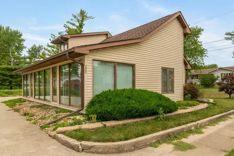 200 2nd St, Raymond, IA 50667