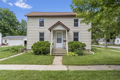202 SW 4th Ave, Waverly, IA 50677