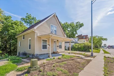 515 W 1st St, Cedar Falls, IA 50613