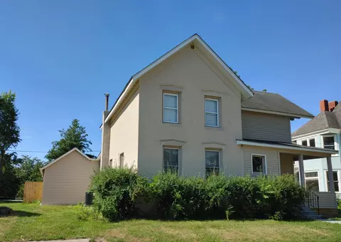 729 E Main St, Manchester, IA 52057