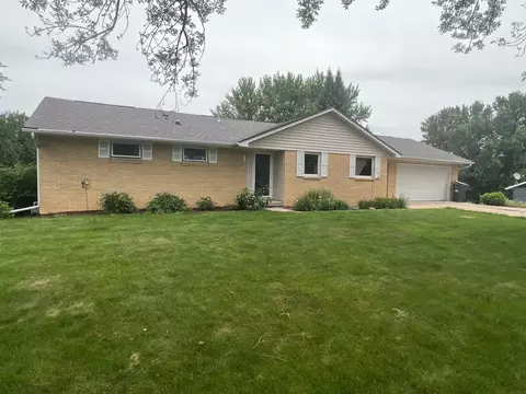 107 Lincoln Dr, West Union, IA 52175