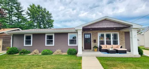 403 Prospect St, Manchester, IA 52057