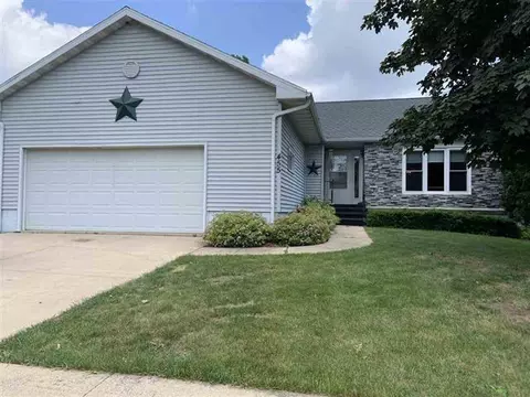 455 N 4th St, Winthrop, IA 50682