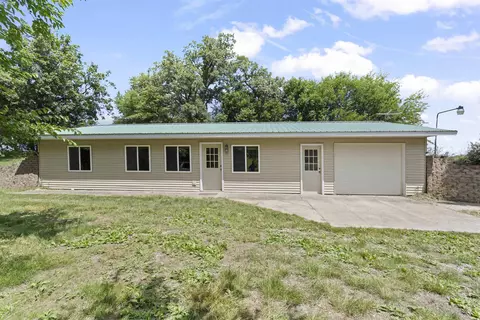 2501 P Ave, Clutier, IA 52217