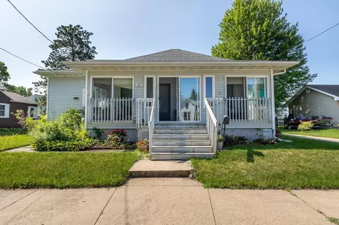 117 E Prospect St, Manchester, IA 52057