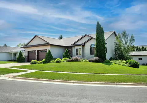 1313 Dalton Dr, Waverly, IA 50677