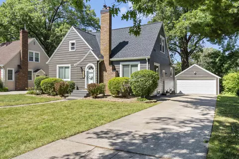 307 Kenilworth Rd, Waterloo, IA 50701