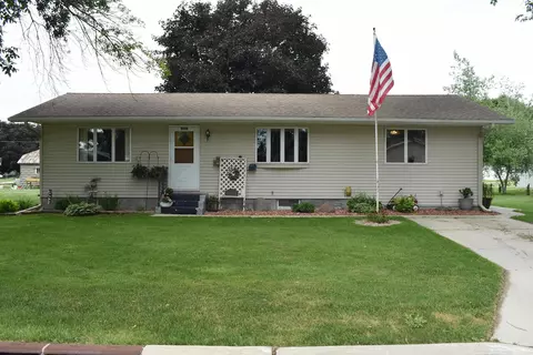 509 Elm St, Osage, IA 50461