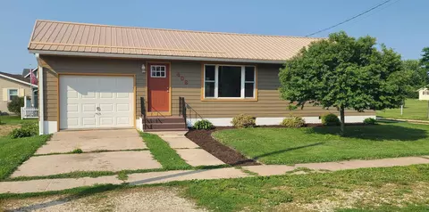 406 Clay St, Clermont, IA 52135