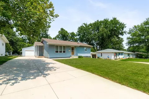 1627 Plymouth St, Waterloo, IA 50702