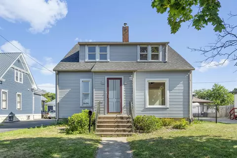 716 E Main St, Manchester, IA 52057