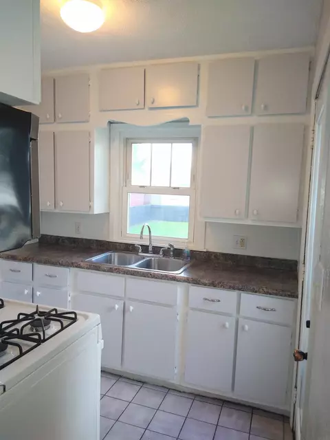 716 Upton Ave, Waterloo, IA 50701 photo 2