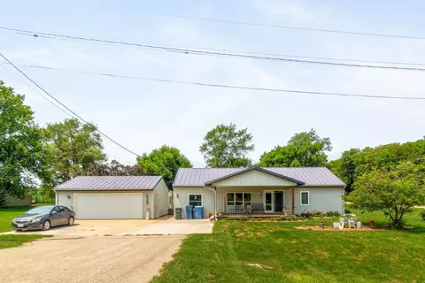 3971 Wagner Rd, Waterloo, IA 50703