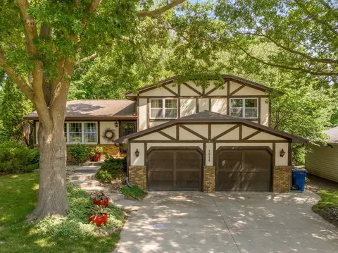1914 Harrow Rd, Waterloo, IA 50701
