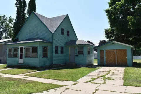 720 Walnut St, Osage, IA 50461