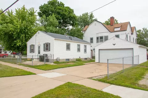 739 W 3rd St, Waterloo, IA 50701