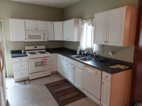 313 S Hackett Rd, Waterloo, IA 50701 photo 4