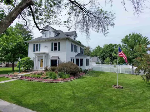 715 Mechanic St, Osage, IA 50461