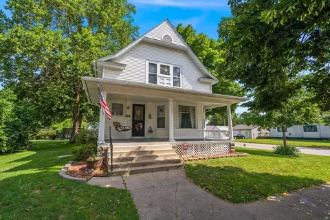 221 E Superior St, Clarksville, IA 50619
