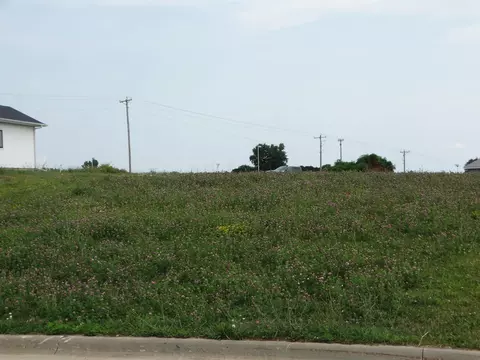 301 SW Park Place Ct, Waukon, IA 52172