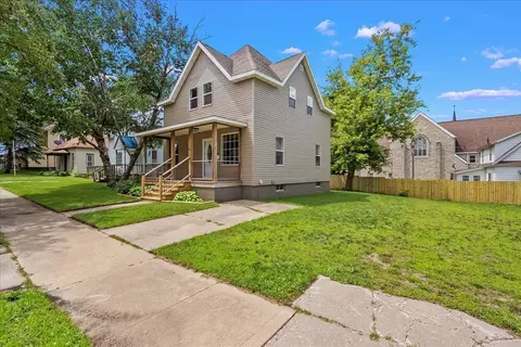 10 5th Ave SE, Oelwein, IA 50662