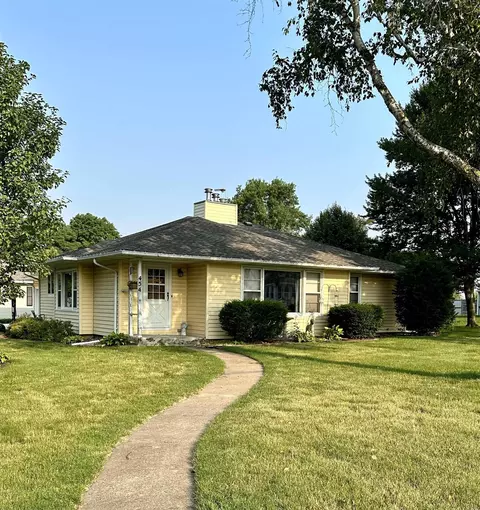 454 5th St, Jesup, IA 50648