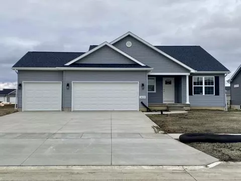 2825 Maple Grove Dr, Cedar Falls, IA 50613