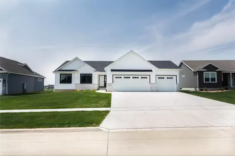4514 Granite Ridge Rd, Cedar Falls, IA 50613